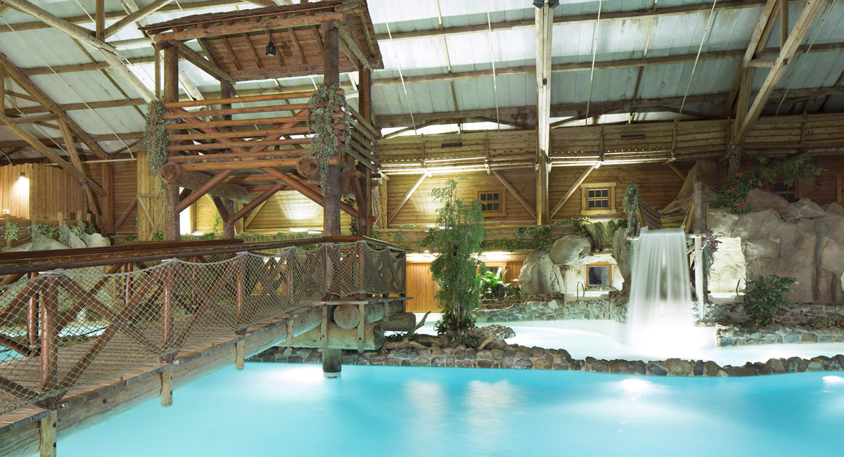 Area piscina coperta con scivoli Hotel Crocket ranch