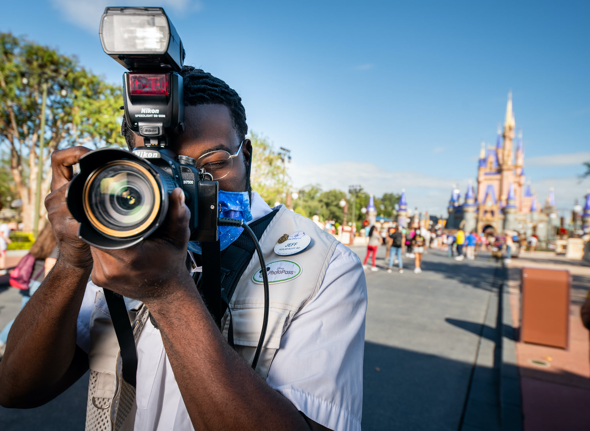 fotografo Disney professionista con la sua macchina fotografica