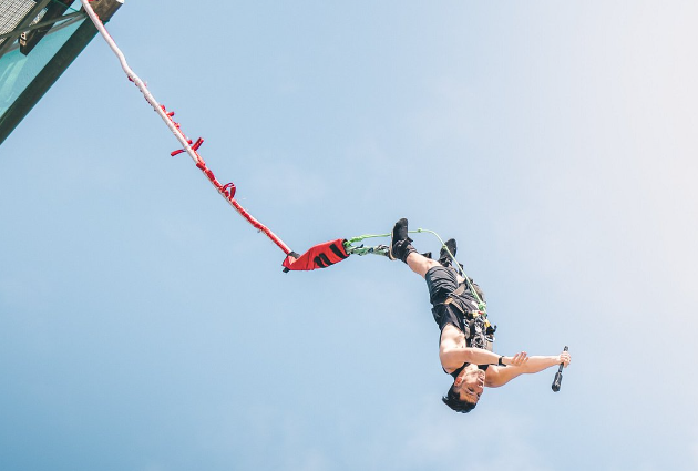 Attrazione bungee jumping a Caribe Bay