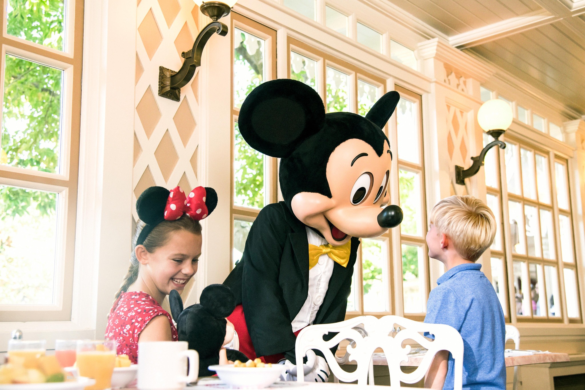 Mickey al Plaza Gardens Restaurant con i bambini