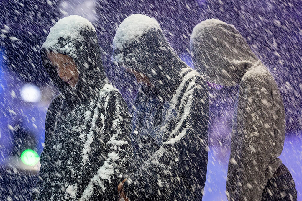 Bambini giocano con la neve ne Il regno del ghiaccio a Cinecittà World