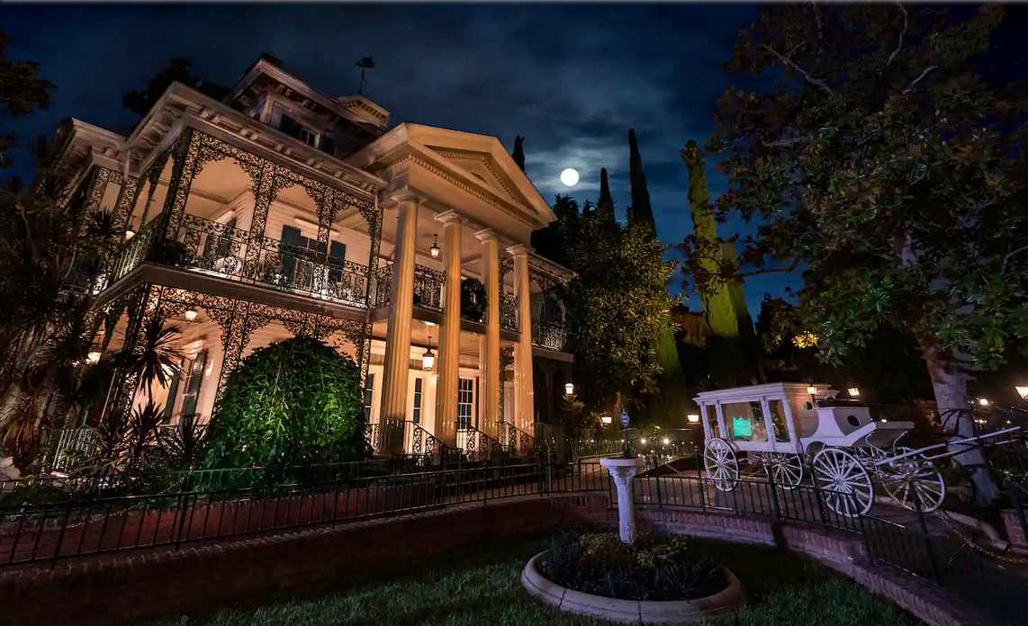 Haunted Mansion a New Orleans Square a Disneyland Park in California