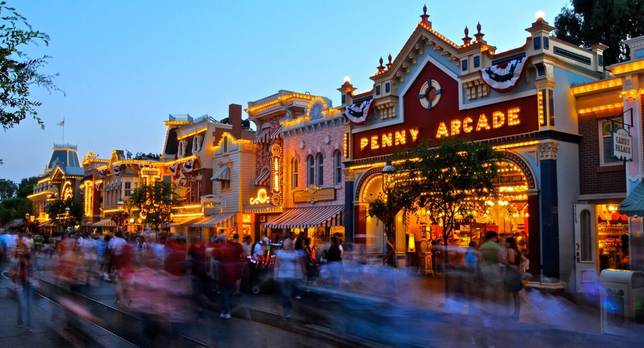 Main Street a Disneyland Park in California