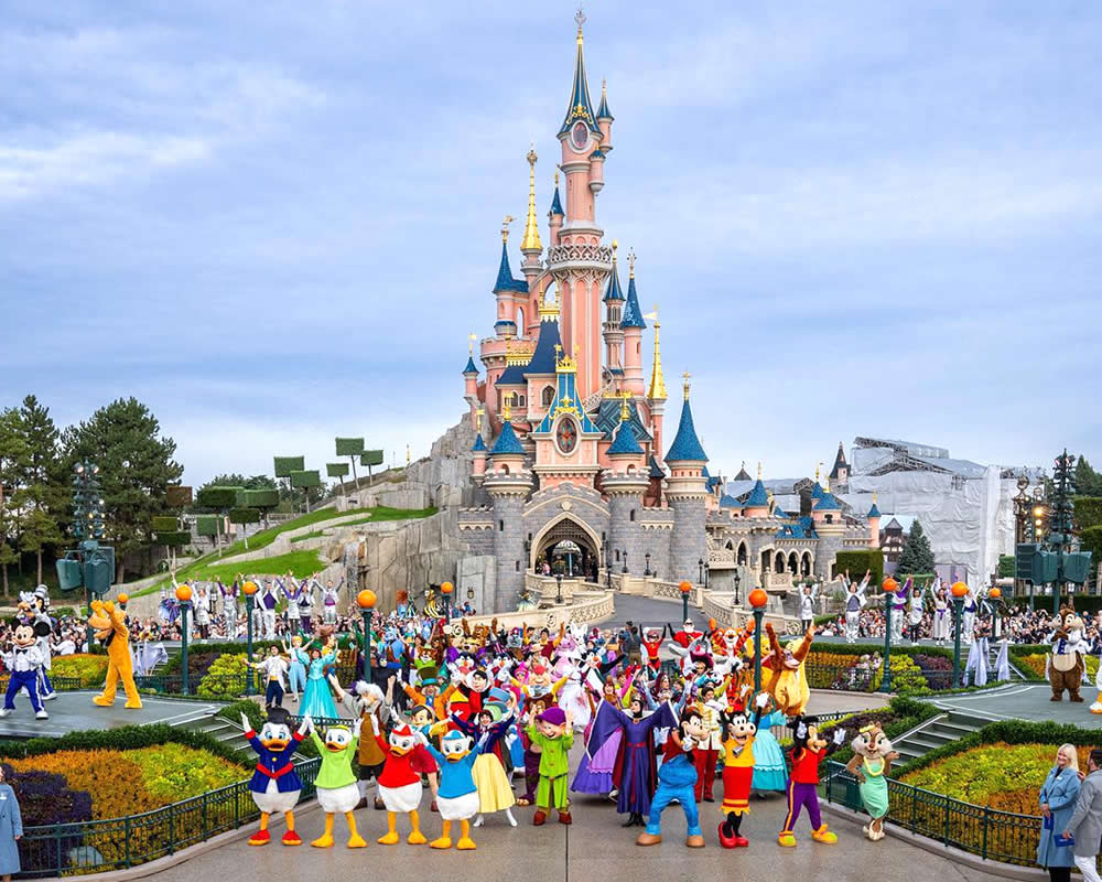 Castello Disneyland Paris e tutti i personaggi del parco, dove inizia la magia