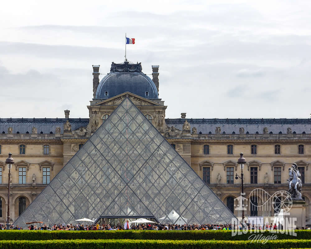Ingresso Museo del Louvre a parigi dove poter ammirare la Gioconda.
