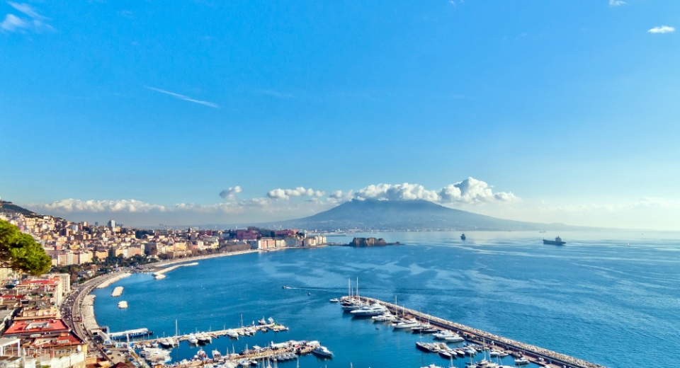 Vista Porto di Napoli
