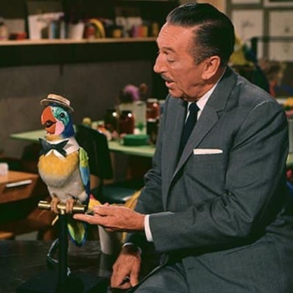 Walt Disney con il pappagallo Josè Carioca